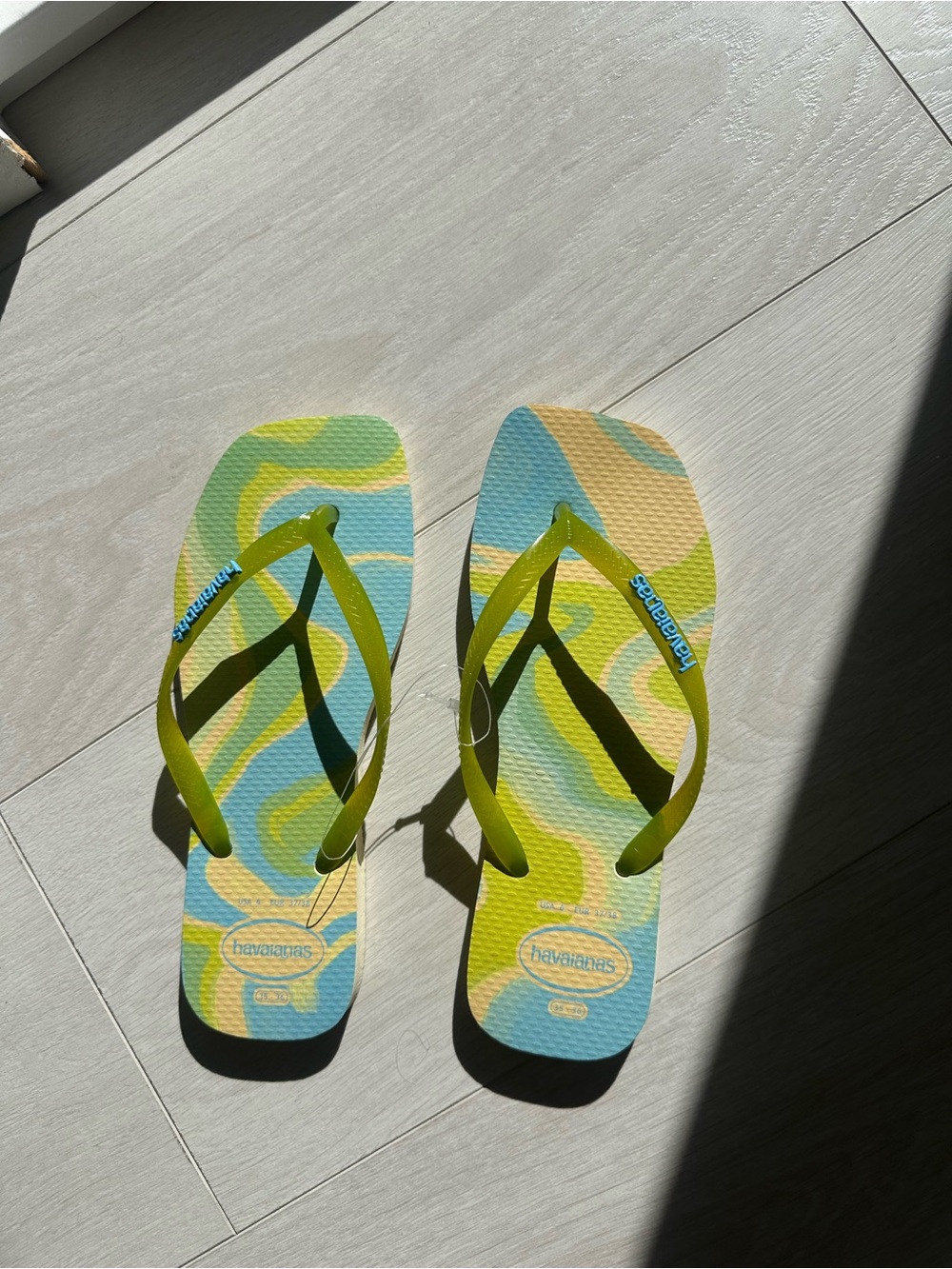 Havaianas Lime Green Strappy Flip Flops with Aqua & Yellow Wave Print